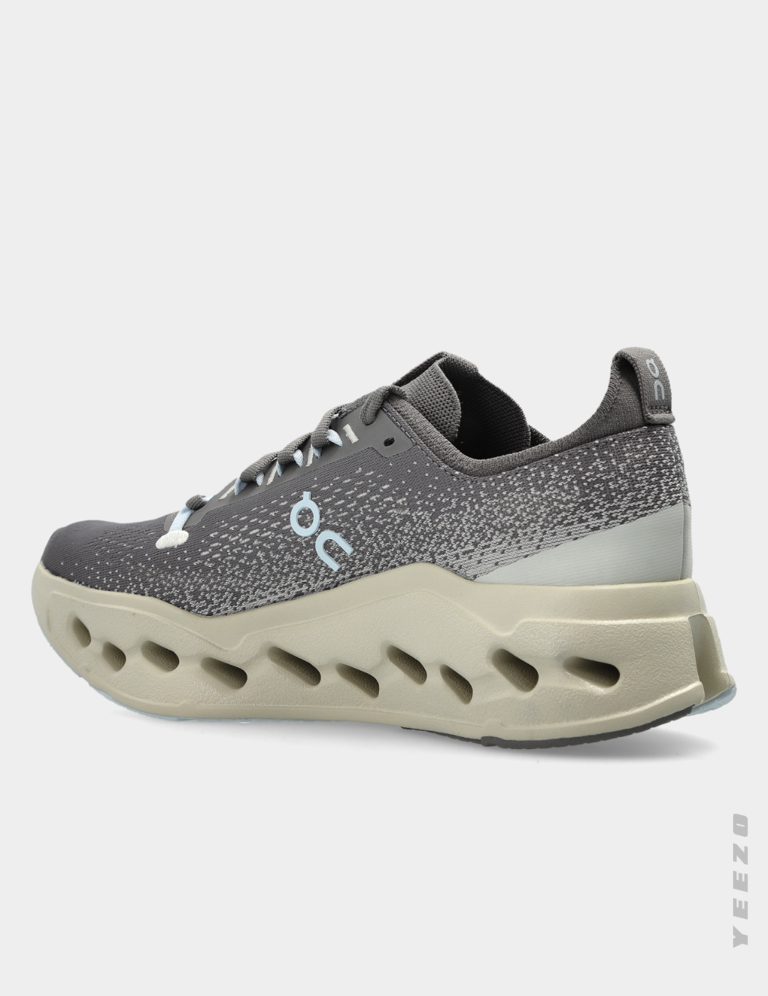 Tênis On Cloudsurfer Max feminino