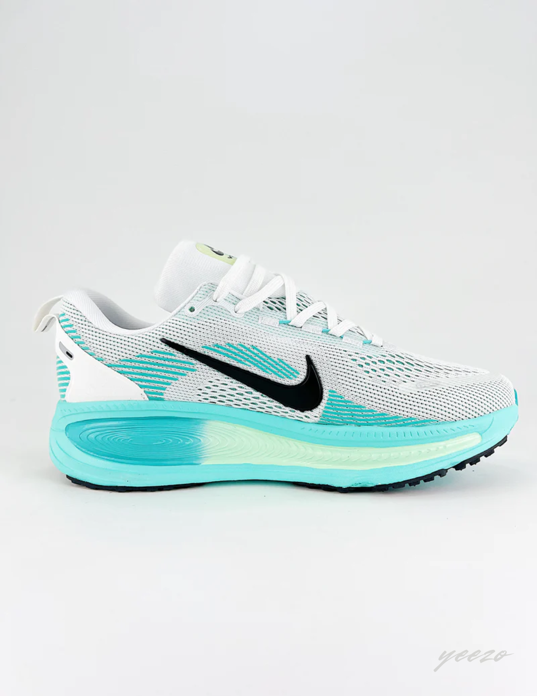 Tênis Nike Vomero 18