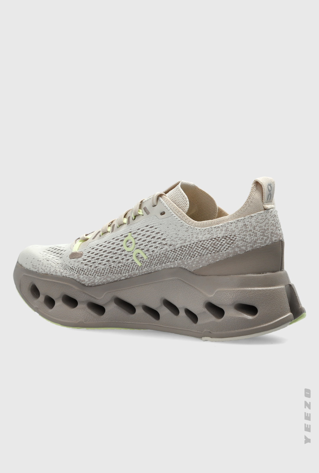 Tênis On Cloudsurfer Max feminino