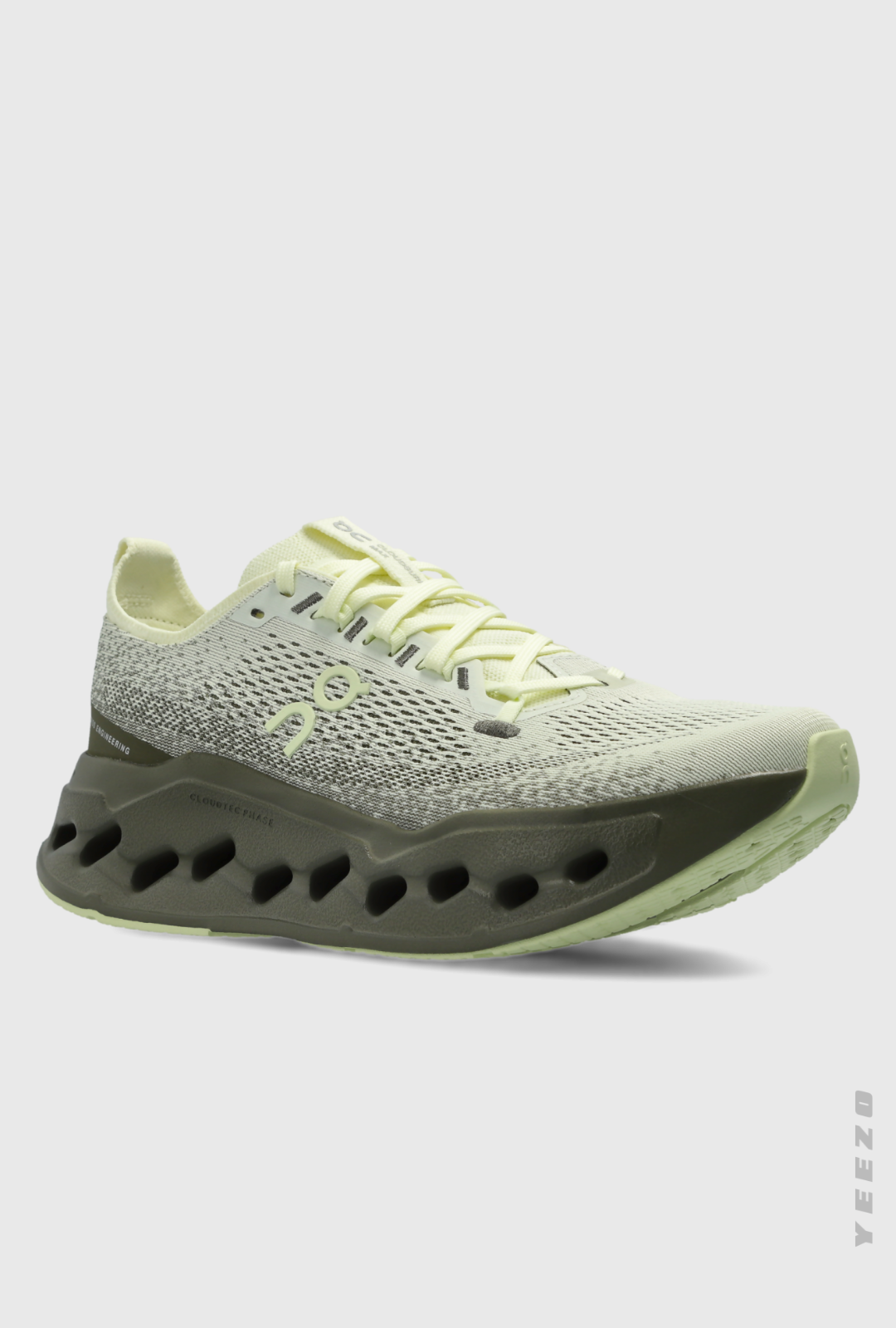 Tênis On Cloudsurfer Max feminino