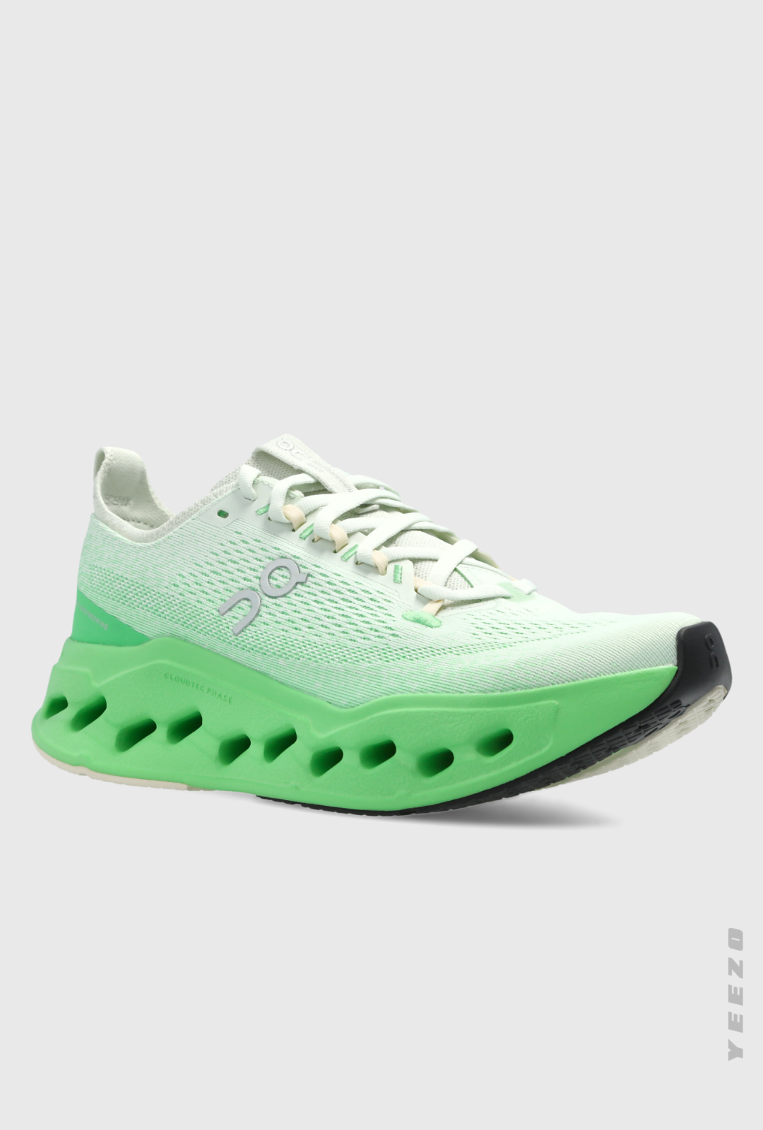 Tênis On Cloudsurfer Max feminino