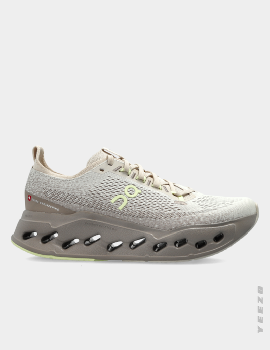 Tênis On Cloudsurfer Max feminino