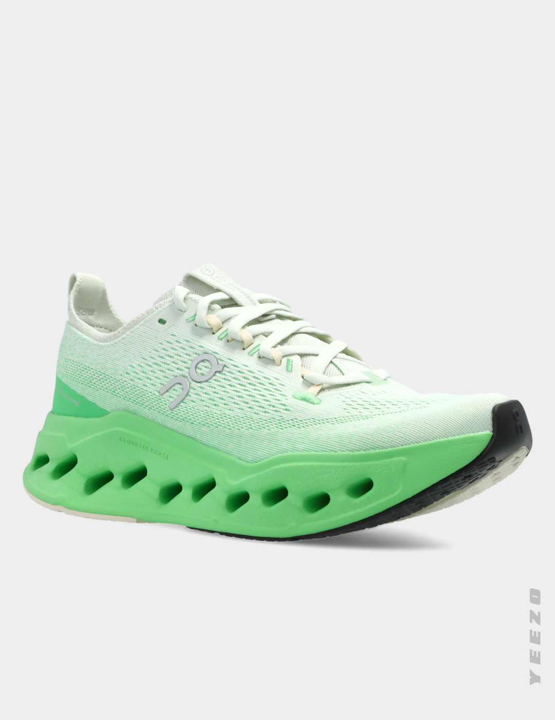 Tênis On Cloudsurfer Max feminino