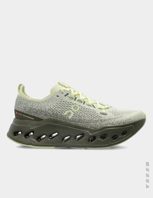 Tênis On Cloudsurfer Max feminino