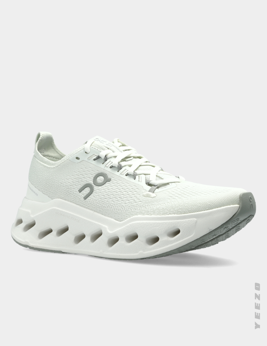 Tênis On Cloudsurfer Max feminino